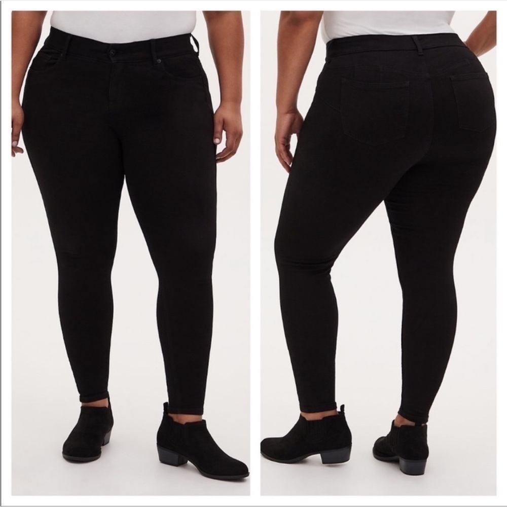 Classic black bombshell skinny jeans in distressed black Plus Size 20